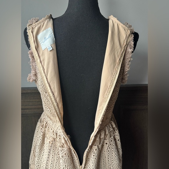 Geode ModCloth Elegant Lace Midi Dress in Cream - Picture 7 of 8